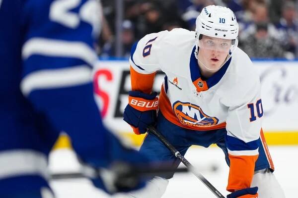 Simon Holmstrom #10 of the New York Islanders looking on before a face-off against the Toronto Maple Leafs at Scotiabank Arena