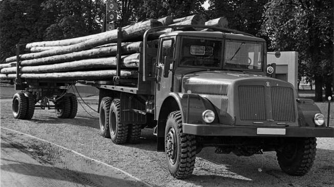 Nejslavnější československý náklaďák? Legendární Tatra 111! Sloužila wehrmachtu, stavbám socialismu, proslavila se ve světě a na Sibiři měla dokonce pomník