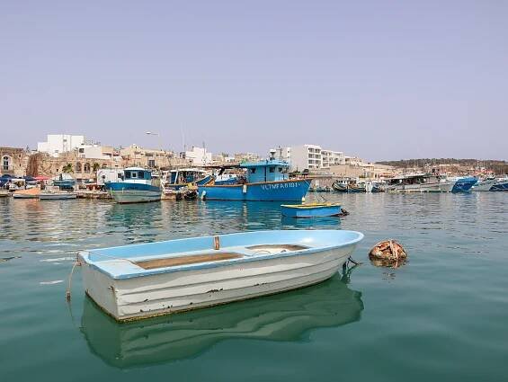 Marsaxlokk – malebný rybářský přístav s barevnými loďkami | PrimaVylety.cz