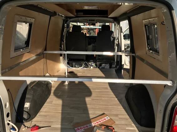 přestavba dodávky na obytné auto cena