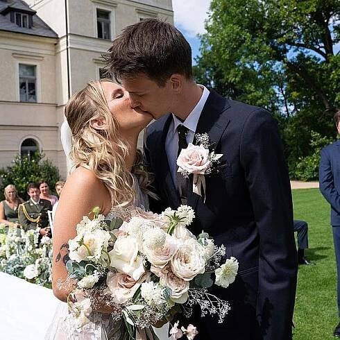Markéta Vondroušová s manželem Štěpánem. Jeho otec se svatby bohužel nedožil.