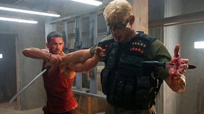 Univerzální voják 4: Odplata - Z filmu - Scott Adkins, Dolph Lundgren