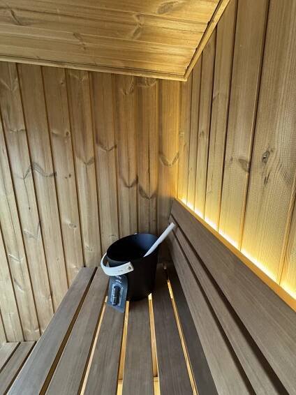 TYPOVÁ SAUNA 4,4 x 2,3 M - FASÁDA- THERMOWOOD - BRNO - Panorama Saunie