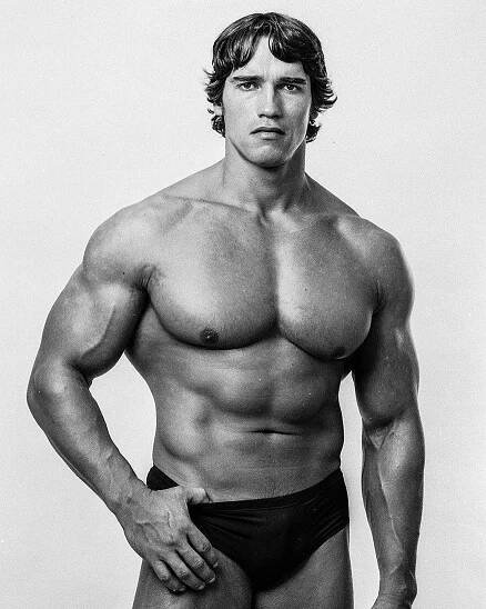 arnold schwarzenegger legendary pose