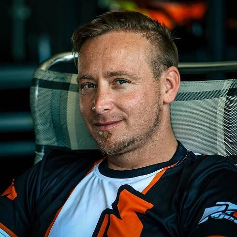 Rakouská hvězda, ale také nováček. RTR projects vyráží do Mostu se dvěma KTM X-BOW | KTM X-BOW