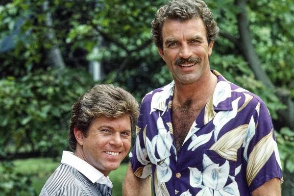 Tom Selleck and Larry Manetti have a 'Magnum P.I.' reunion on 'Blue Bloods'