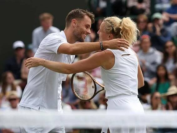 Wimbledon: Siniaková ve finále smíšené čtyřhry. Sabalenková po boji míří do semifinále