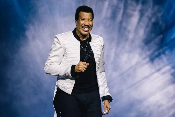 Recenze: Lionel Richie v Praze zpíval hity 80. let