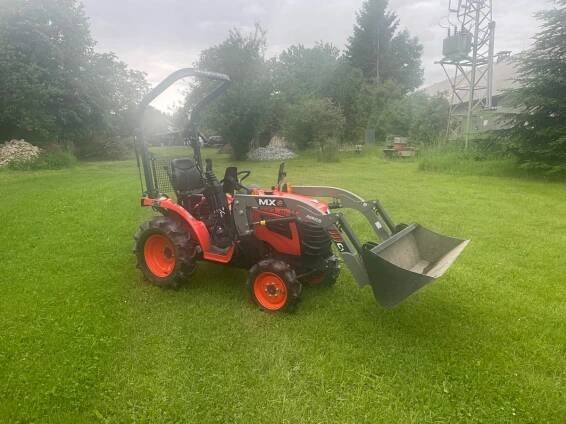 Malotraktor Kubota B1161 + čelní nakladač MX C1 - 4