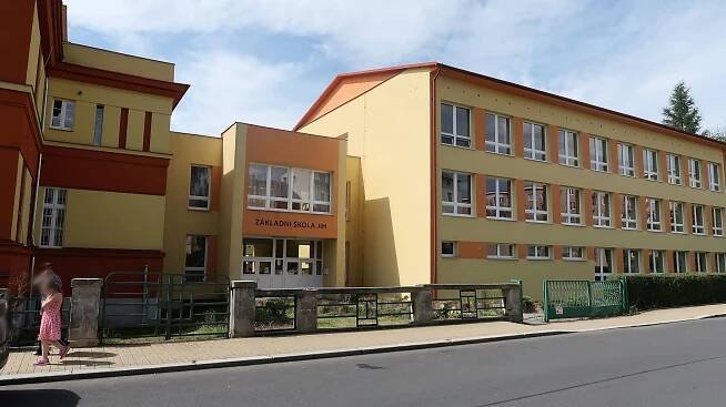 Základní škola JIH, Mariánské Lázně, Komenského 459 foto 2