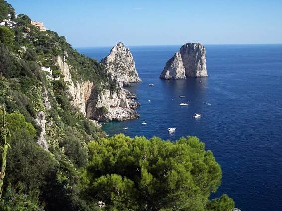 Capri, ostrov v Neapolském zálivu