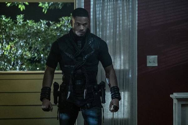 Black Lightning - Kniha Markovie: 2. kapitola: Lynnina závislost - Z filmu - Jordan Calloway
