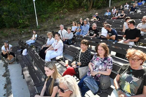 Venkovní koncert tenorů i funky kapely rozvlnil berounské letní kino