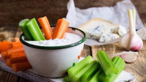 Dip z modrého sýra se zakysanou smetanou - Proženy.cz