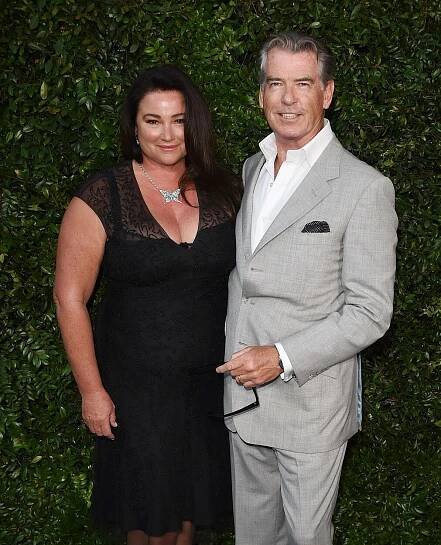 Zamilovaní i po letech: Stále elegantní Pierce Brosnan ukázal zbožňovanou manželku v plavkách - galerie | Život v Česku