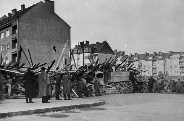 Historici stále pátrají po obětech Pražského povstání. Původní seznam rozšířili již o 1200 jmen