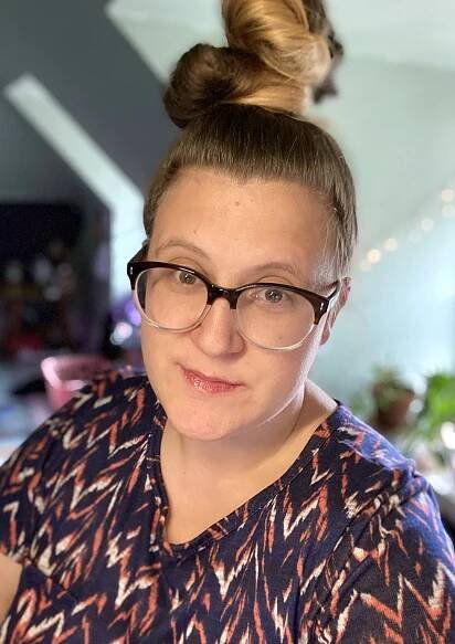 Sara Lee Headshot 2.jpg