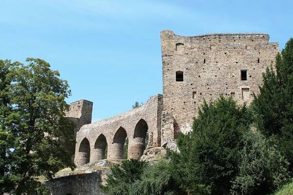Hrad Velhartice - akce, otevírací doba, vstupné, ubytování, foto, prohlídky, počasí