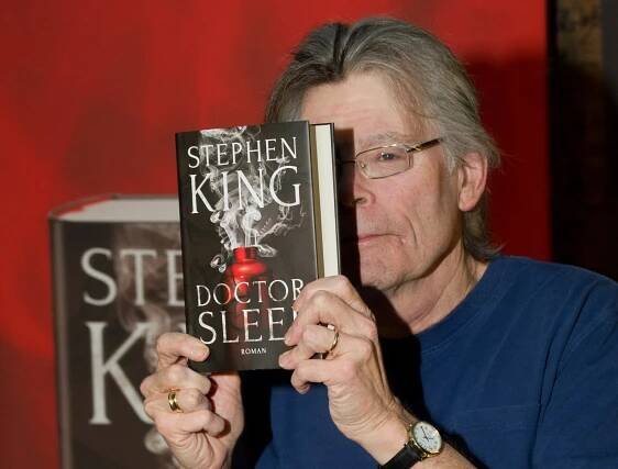 Stephen King: Kompletní průvodce životem a dílem čtenáře seznámí s literárním i filmovým světem mistra hororu