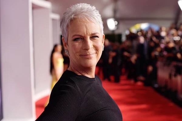 Jamie Lee Curtis's Makeup-Free Selfie Was Inspired by Pamela Anderson