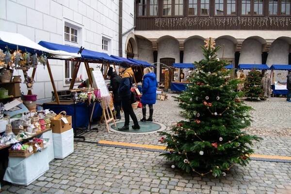 Radniční vánoční trhy, | www.sermiri.cz