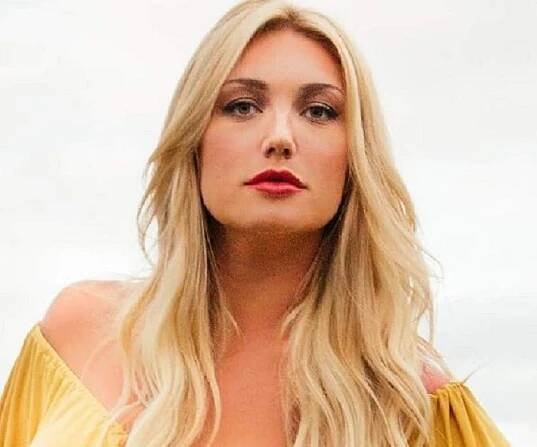 Brooke Hogan Biography - Facts, Childhood, Family Life & Achievements