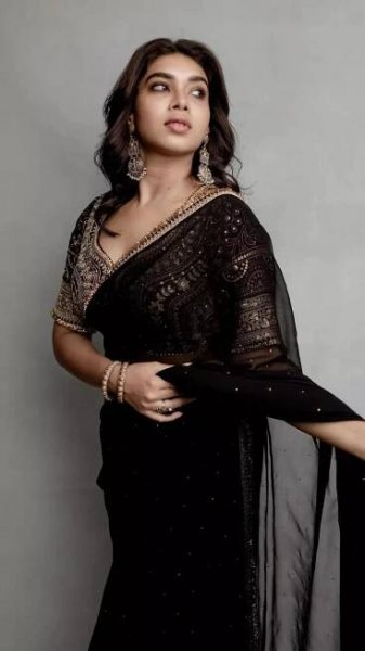 Dushara Vijayan's Glorious Take on Elegant Fashion