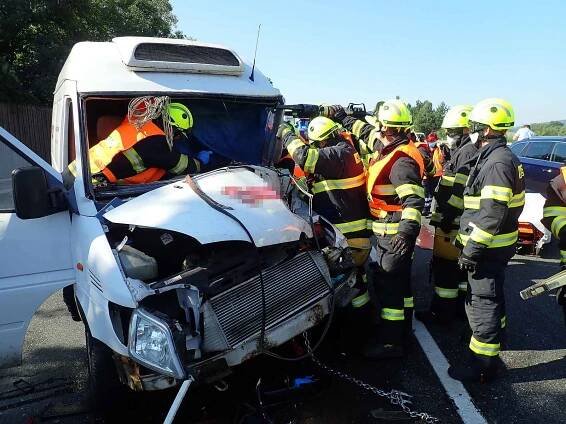 Na 28. kilometru dálnice D5 ve směru do Prahy zasahují složky… | POŽÁRY.cz - ohnisko žhavých zpráv | hasiči aktuálně