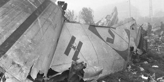 Od největší letecké tragédie v Česku uplynulo 40 let. Okolnosti zastřela mlha nad Suchdolem