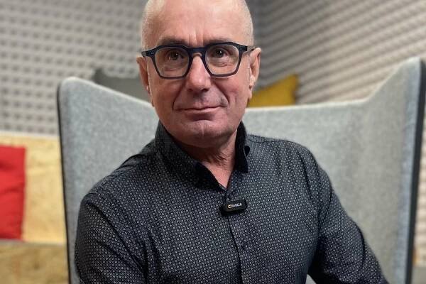 Petr Vlasák: Na basu mě učil basák z Orlíku. A je to venku!