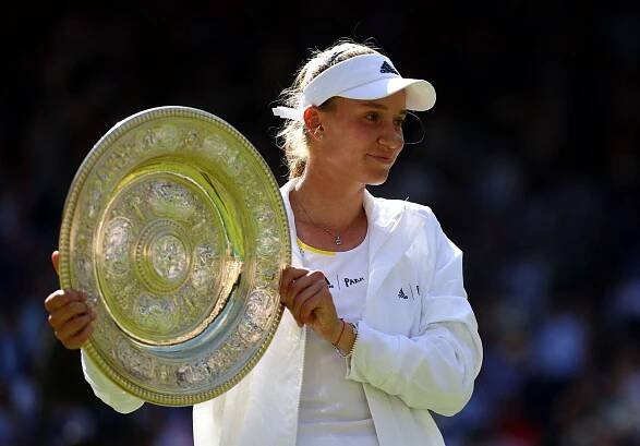 Rybakinová vyhrála Wimbledon. Jako první Kazaška slaví triumf na grandslamu