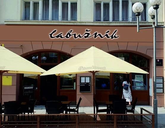RESTAURACE - LABUŽNÍK
