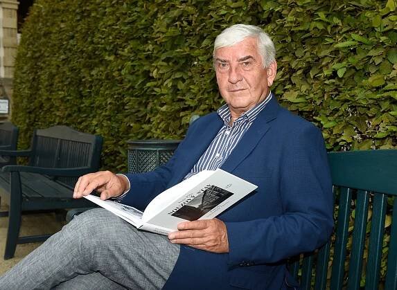 Ivan Fíla pokřtil knihu Nouzový stav, Enčev moderoval a Vondráčková dorazila bez make-upu! - Tojesenzace.cz