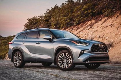 2024 Toyota Highlander Front Angle View Photo