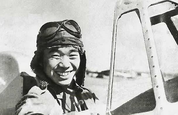 [Photo] Japanese Navy Petty Officer 2nd Class Saburo Sakai in the cockpit of his A5M fighter, Hankou, Hubei Province, China, 1939 | Navy petty officer, Imperial japanese navy, Wwii aircraft