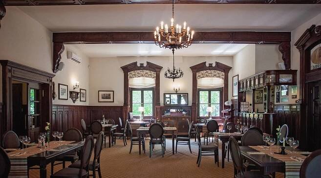 Restauracja Dąbrówka wewnątrz