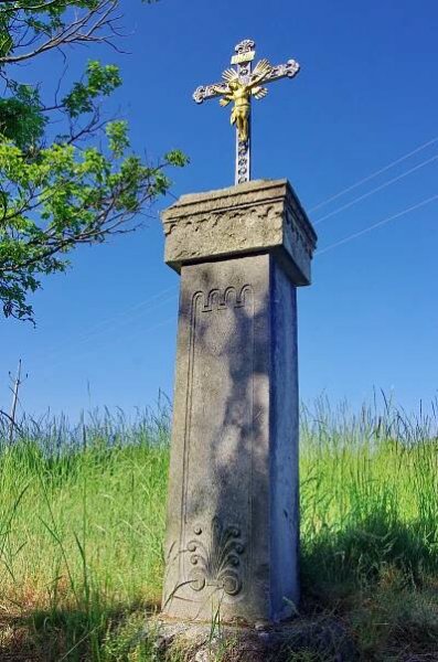 Soubor:Dvory u Lokte krucifix.jpg – Wikipedie