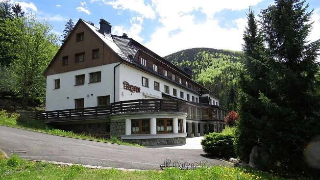 Také se těšíte? Trojanovický hotel Troyer se už připravuje na otevření
