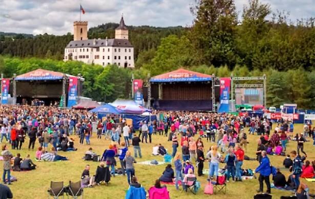 Kompletní časový line-up vystoupení kapel festivalu Hrady CZ je venku