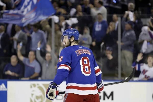 Cenu Marka Messiera za vodcovstvo získal kapitán Rangers Trouba