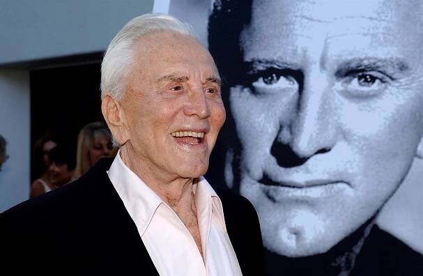 Ve věku 103 let zemřel americký herec Kirk Douglas, proslavil se jako filmový Spartakus