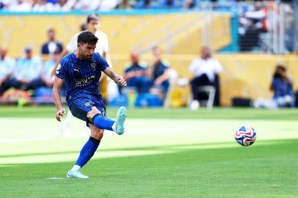 Ruben Neves #8 of Al Hilal taking a penalty kick.