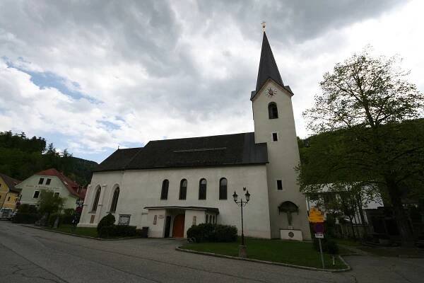 Súbor:Pfarrkirche St. Lambert, Arnoldstein.JPG
