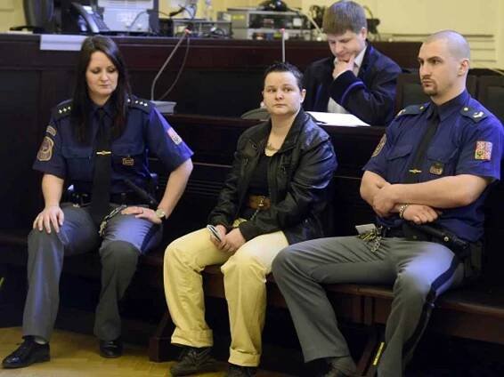 Pražský městský soud začal 6. března projednávat případ Michelle Sudků, která loni v červenci ubodala zákaznici v nákupním centru na pražském Smíchově. 