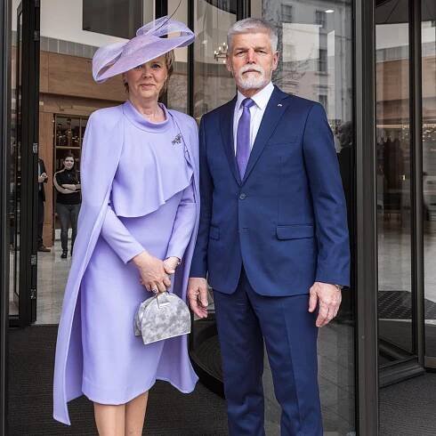 Pavlovi vs. Zemanovi: Fashion Boss Filip Vaněk prezidentské páry nešetřil. A došlo i na svatební šaty paní Fialové