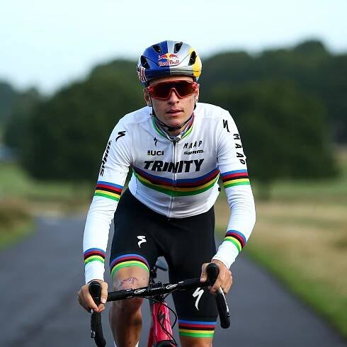 Pidcock sets his sights on podium finishes for first elite cyclo-cross season