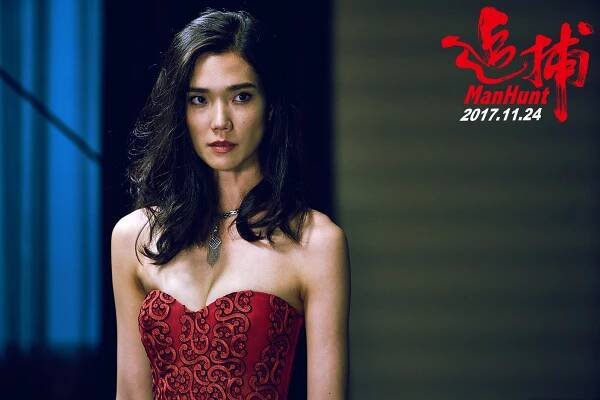 Tao Okamoto - Manhunt - Fotosky