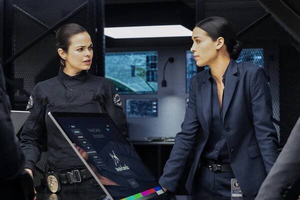 Zbrojnice - Pýcha - Z filmu - Lina Esco, Stephanie Sigman