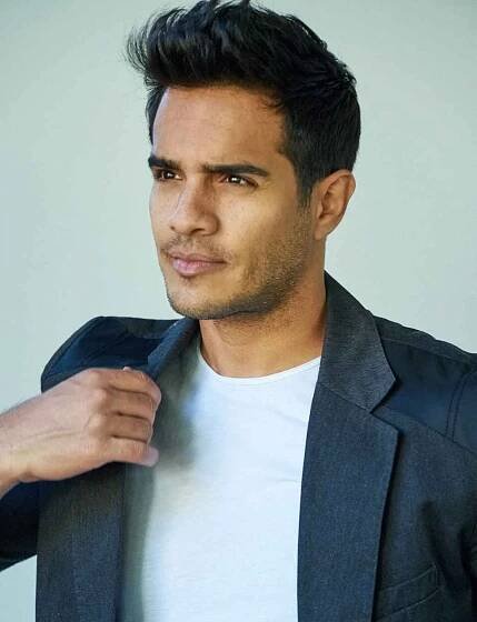 Ektor Rivera Biography (Age, Height, Weight, Wife, Family, Career & Hallmark Movies)