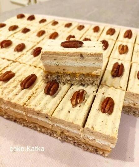 Fantastický karamelovo-orechový rez, recept na orechový zákusok | Recipe in 2025 | Cake recipes, Dessert recipes, Food